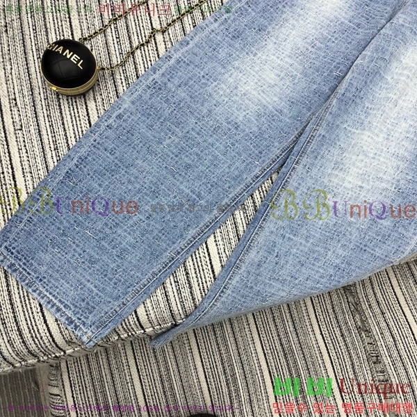  ˷    AW192880-4