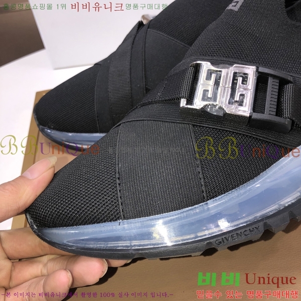   Ŀ J96779-1